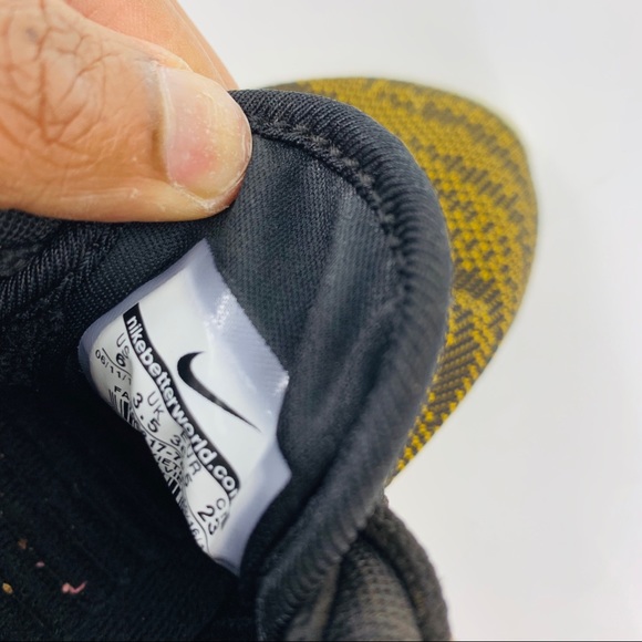 NIKE ROSHERUN SNEAKERS w/ BOX - Picture 6 of 8